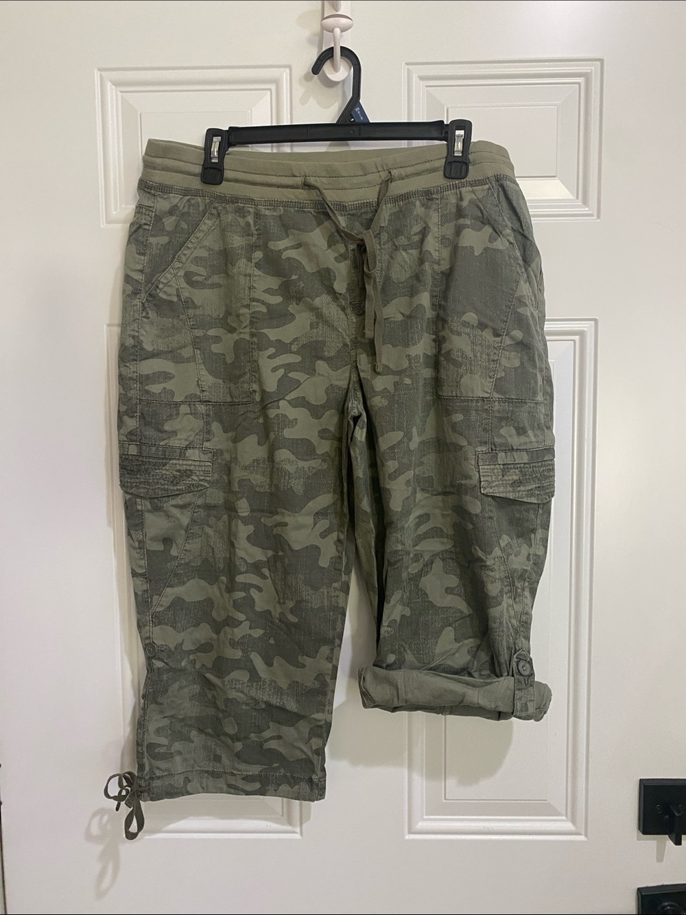 Camo Drawstring Cargo Capris - Olive